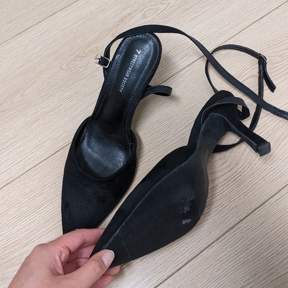 Pointed Faux Suede Heels w/ strap Size 7 - Picture 4 of 6